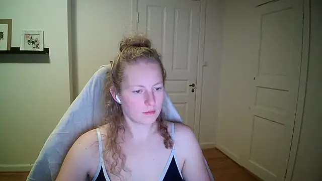 Girlnina-1995's cam snapshot