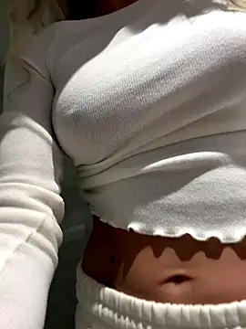 lilly_cherry69's cam snapshot