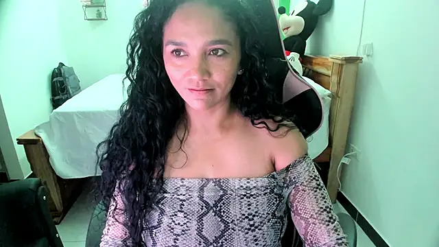 rayza_mature_154's cam snapshot