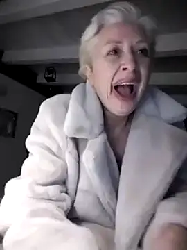 divinaerotica's cam snapshot