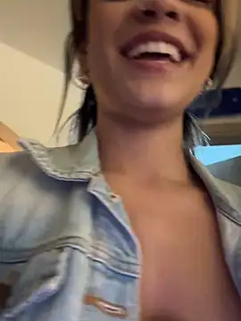 Alisha-Bond's cam snapshot