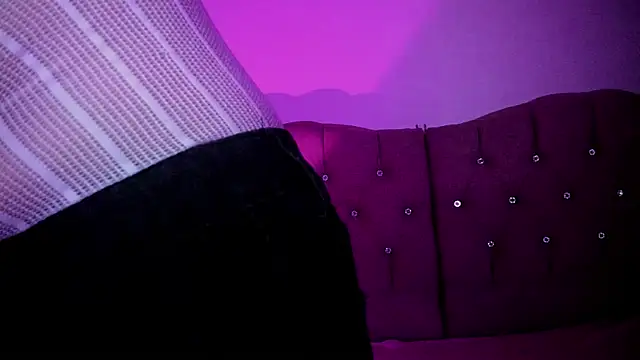 Sara_Moon_18's cam snapshot