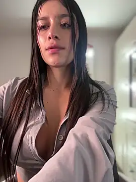 Emmily_19 live sex cam