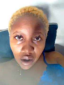 SquirtQueen222's cam snapshot