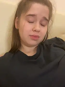 HornyGirlH live sex cam