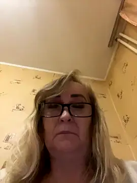 Irina2909@xh live sex cam