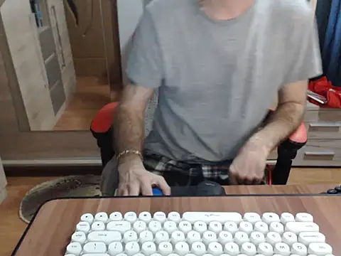 uncutguy01's cam snapshot