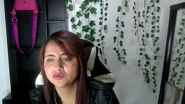 katti_mansini590340's cam snapshot