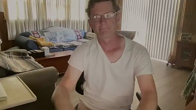 guyhereoncam live sex cam