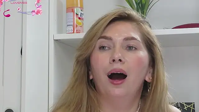 Anna_glamlovely's cam snapshot