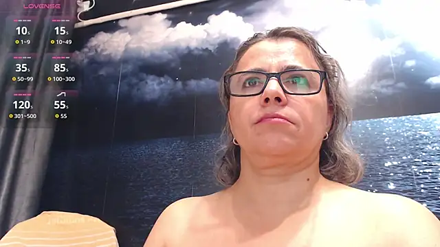 LadyAverrySquirt11's cam snapshot