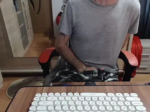 uncutguy01's cam snapshot