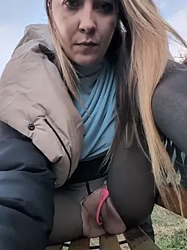 Risky_girl23's cam snapshot