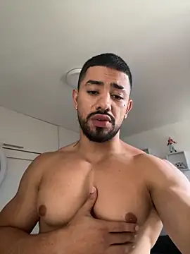 Ezzio_Scolaro live sex cam