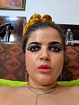 Slutty_milf_bitch's cam snapshot