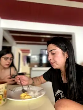 PamelaFtMia's cam snapshot