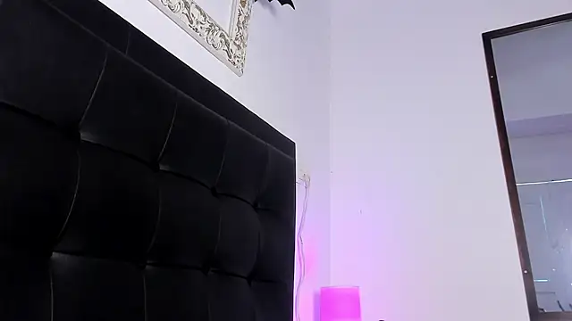 Lola_Blondie's cam snapshot