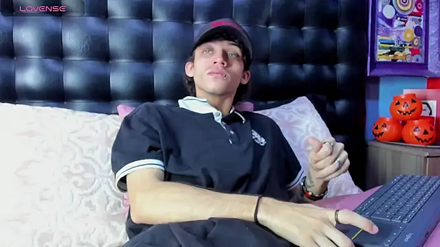 Khalid16_'s cam snapshot