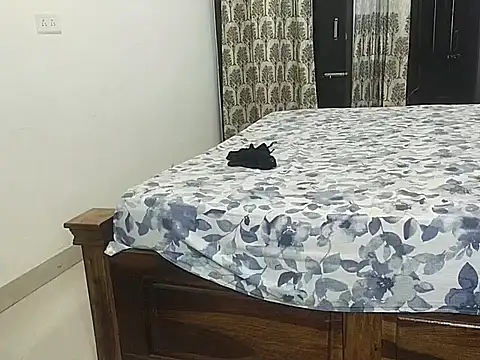 Poonam_queen021's cam snapshot