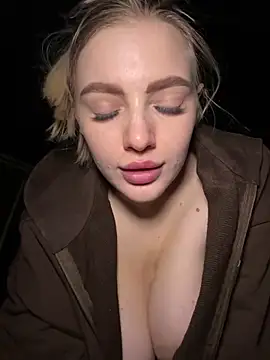 HugeBoobsAlice's cam snapshot