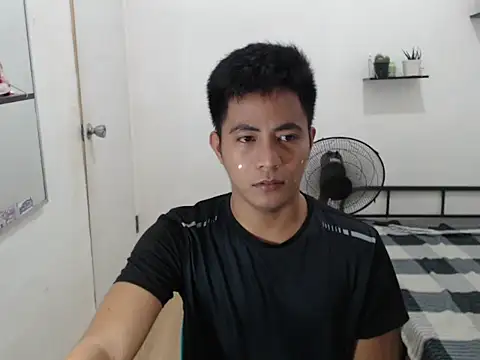 Lloyd_wintours's cam snapshot