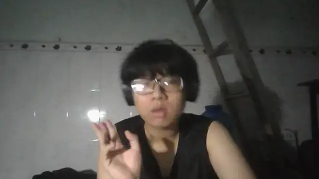 yours_c's cam snapshot