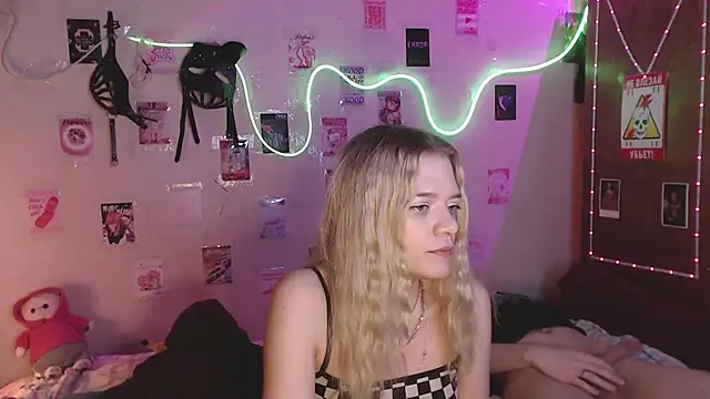 Your_Horny_Friends's cam snapshot