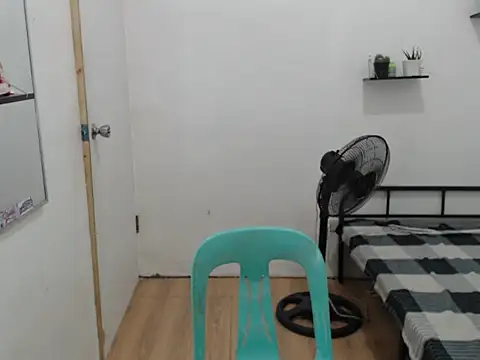 Lloyd_wintours's cam snapshot