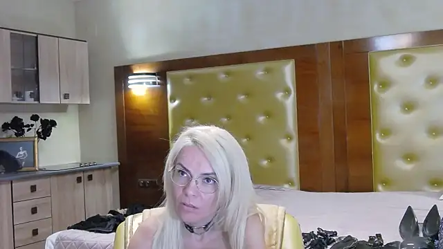 DomCaprisse's cam snapshot