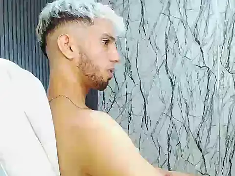 gregori_latin19's cam snapshot