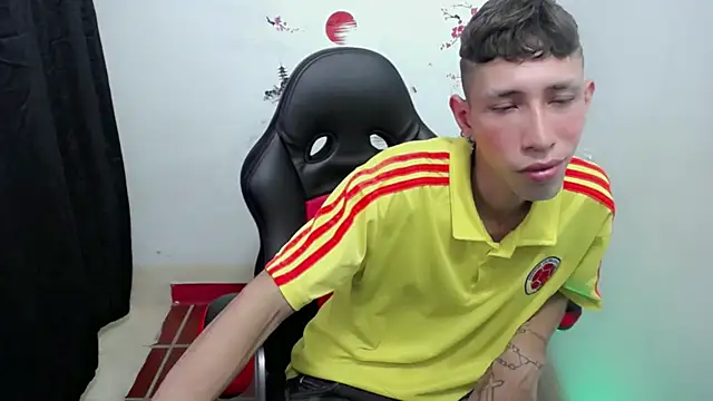 The_latin_boy's cam snapshot