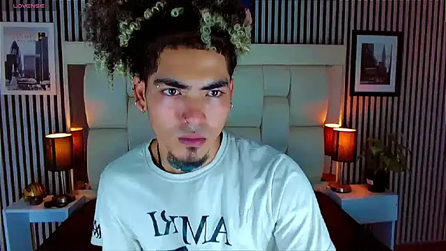 LihanJor_23's cam snapshot