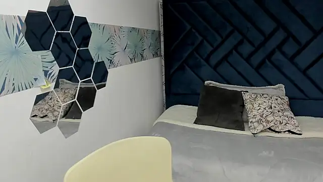 Valery_More__'s cam snapshot