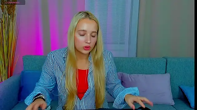 AuroraSkyee's cam snapshot