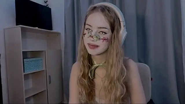 LunaCrave's cam snapshot