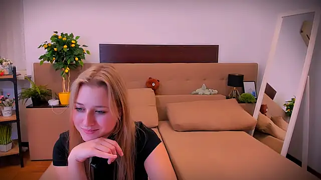 Lulu___Moon's cam snapshot