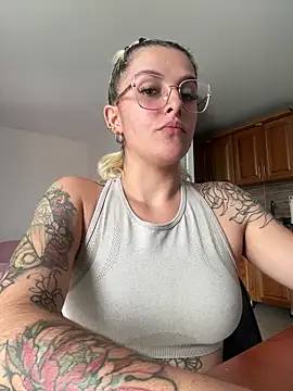 loremusis-'s cam snapshot