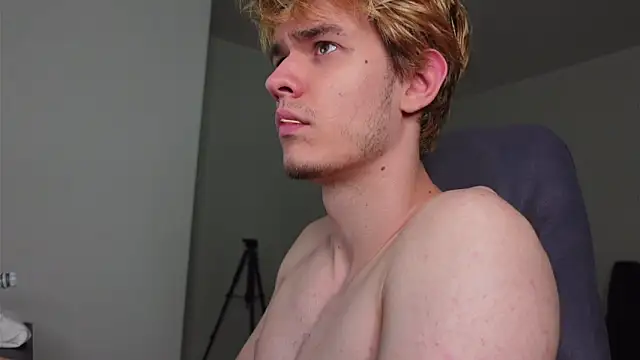 Logan_Fraser's cam snapshot