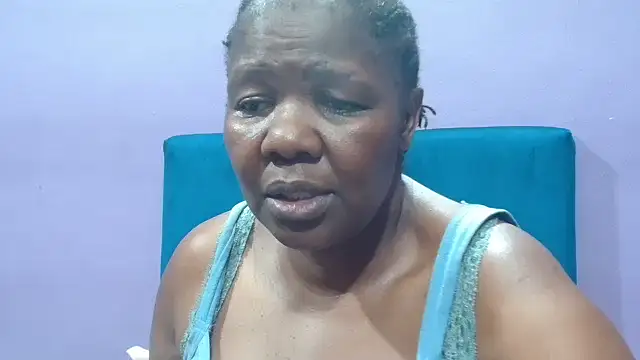 NaughtyChubbyZoe's cam snapshot