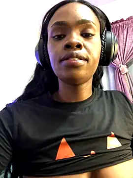 LuciousLips96 live sex cam