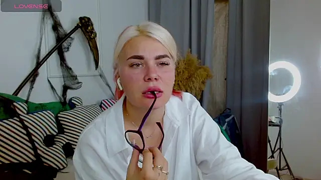 lada_love's cam snapshot