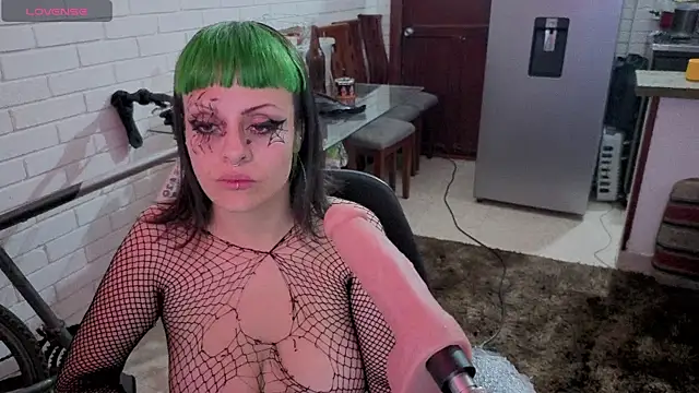 freyaa_sorcerees's cam snapshot