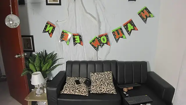 Mia_petite01's cam snapshot