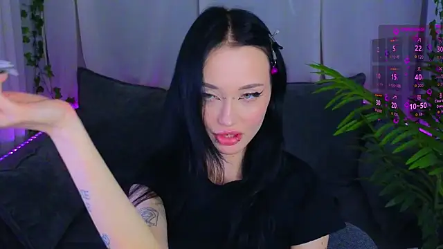 _holly_berry_'s cam snapshot