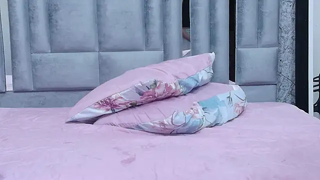 cutepetitee's cam snapshot