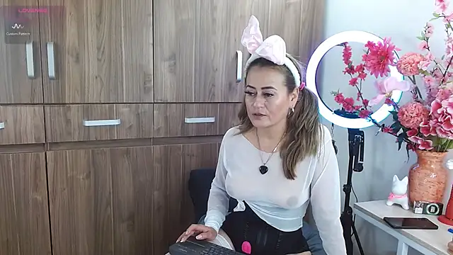 magenta_maturr's cam snapshot