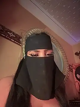 Queentaraf999 live sex cam