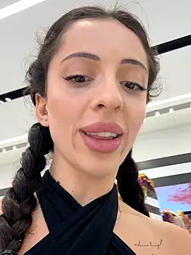 Yesmoree live sex cam