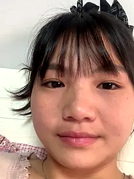 Emlyly-18 live sex cam