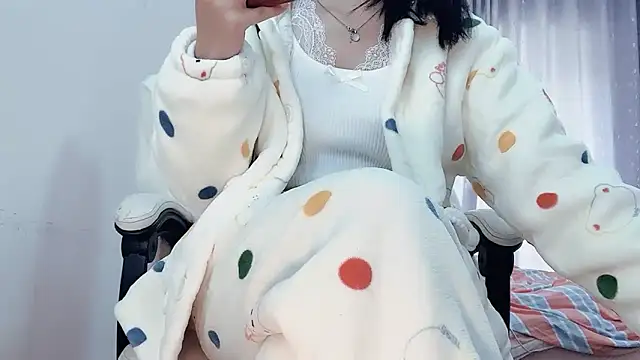 Eloise131499 live sex cam